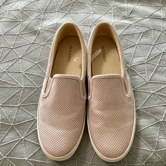 Old Navy Shoes - NWOT Old Navy sneakers